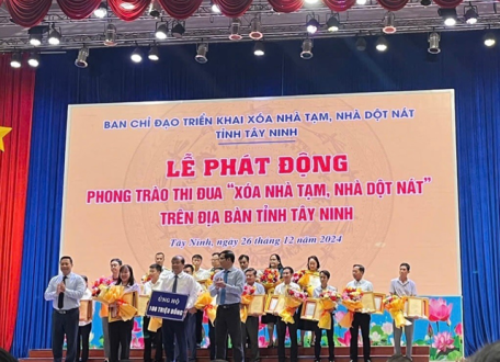 Quỹ Đầu tư phát triển Tây Ninh dự lễ phát động phong trào thi đua “xóa nhà tạm, nhà dột nát trên địa bàn tỉnh Tây Ninh năm 2025”