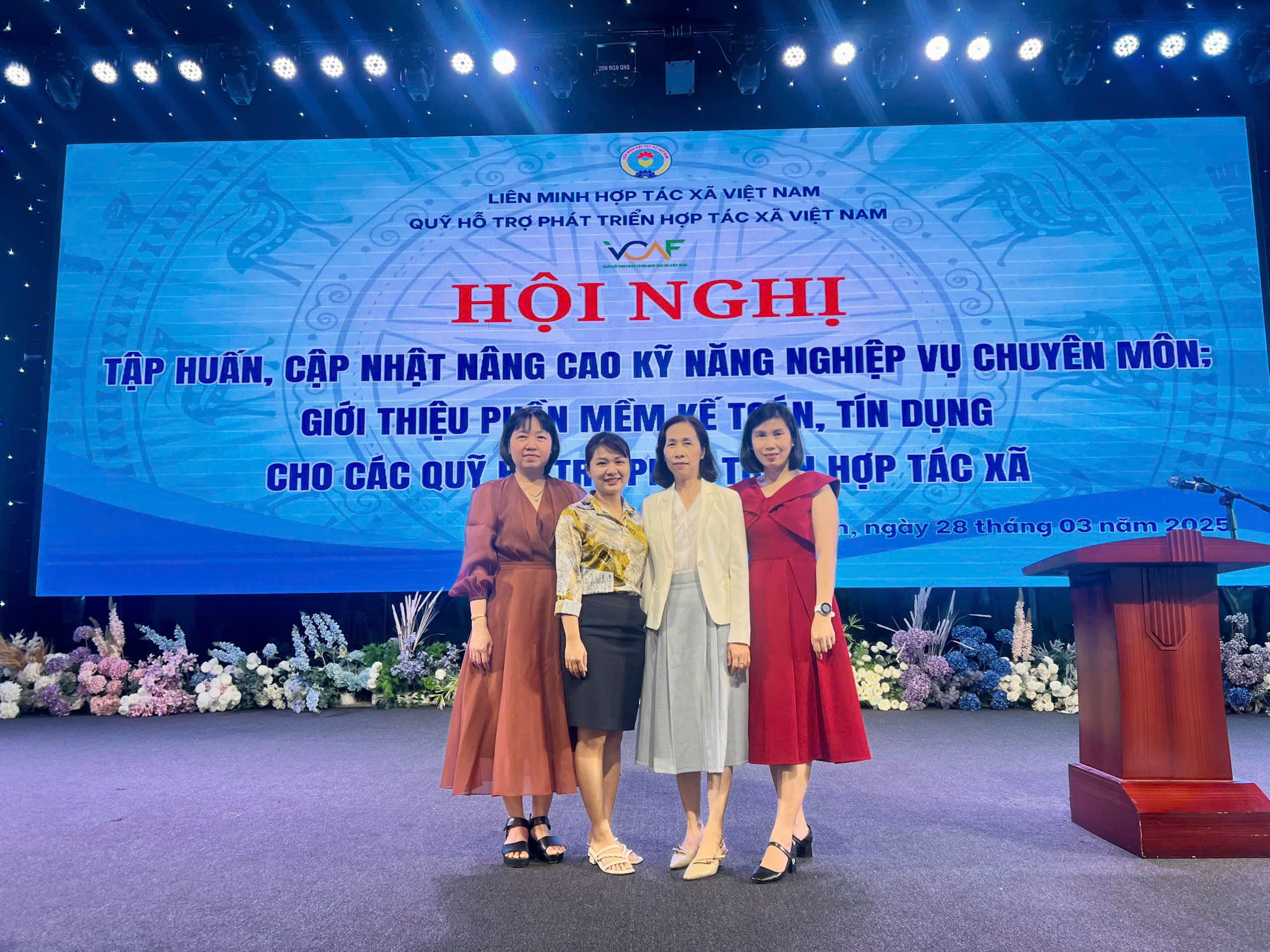 tap huan hop tac xa 2025